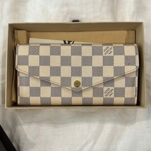 LV Sarah wallet